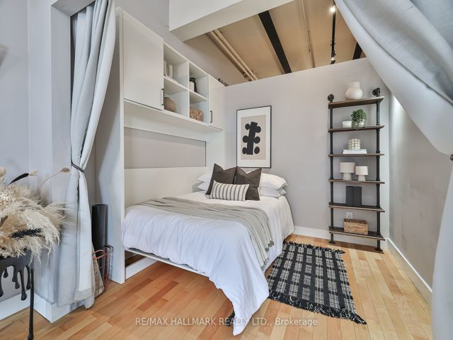 215 - 326 Carlaw Ave