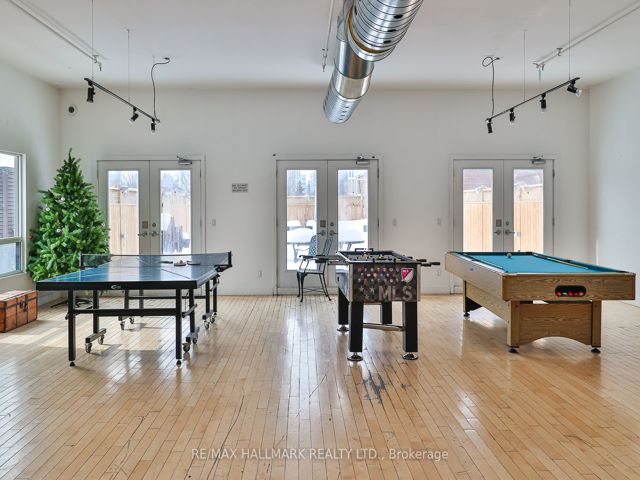 215 - 326 Carlaw Ave