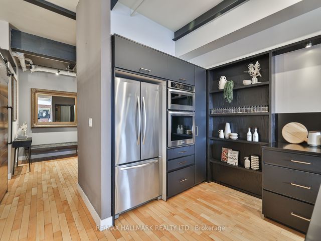 215 - 326 Carlaw Ave