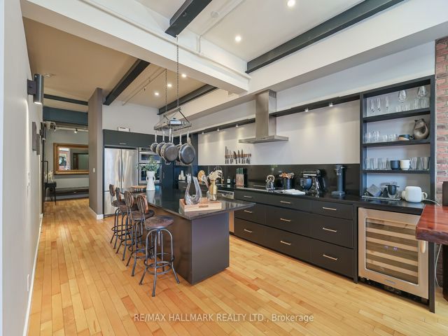 215 - 326 Carlaw Ave