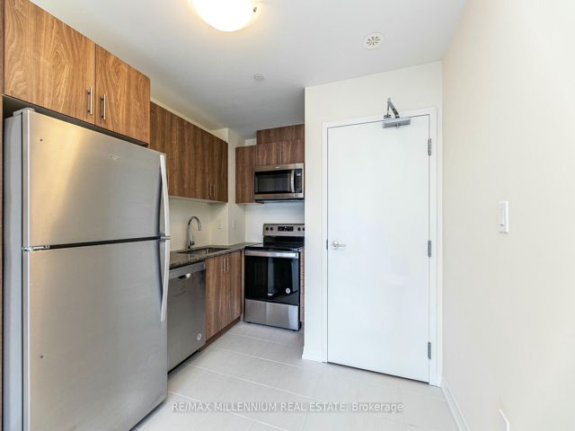 11 - 165 Tapscott Rd