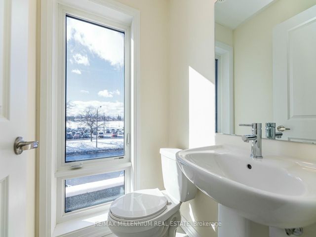 11 - 165 Tapscott Rd