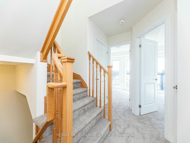 11 - 165 Tapscott Rd