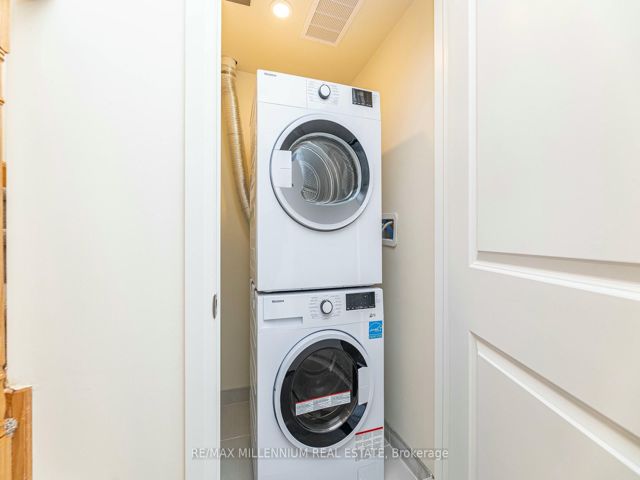 11 - 165 Tapscott Rd