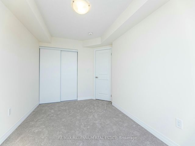 11 - 165 Tapscott Rd