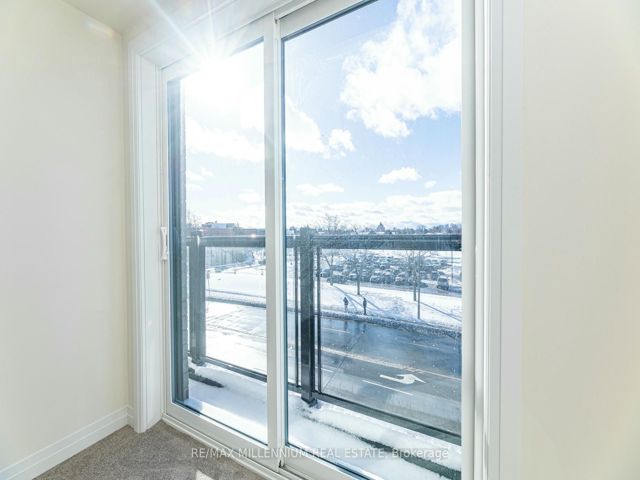 11 - 165 Tapscott Rd