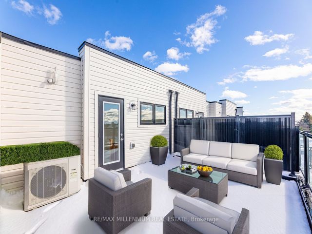 11 - 165 Tapscott Rd