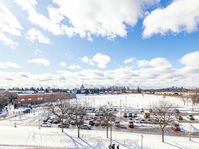 11 - 165 Tapscott Rd