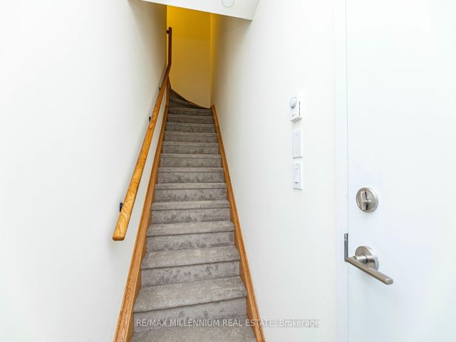 11 - 165 Tapscott Rd