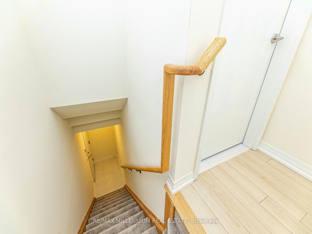 11 - 165 Tapscott Rd