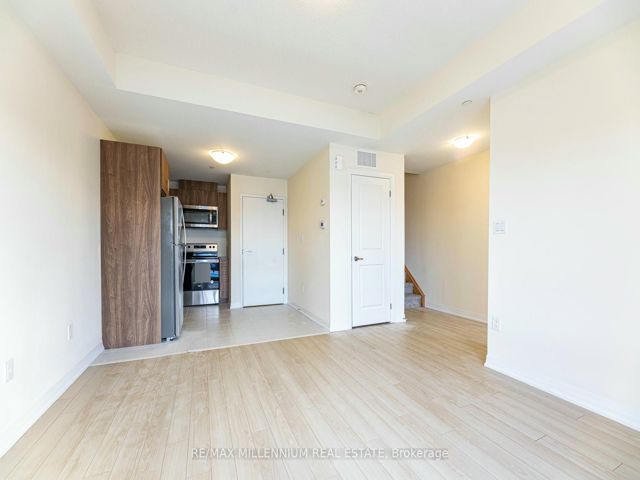 11 - 165 Tapscott Rd