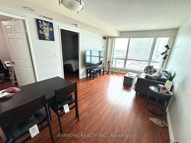 905 - 8 Lee Centre Dr