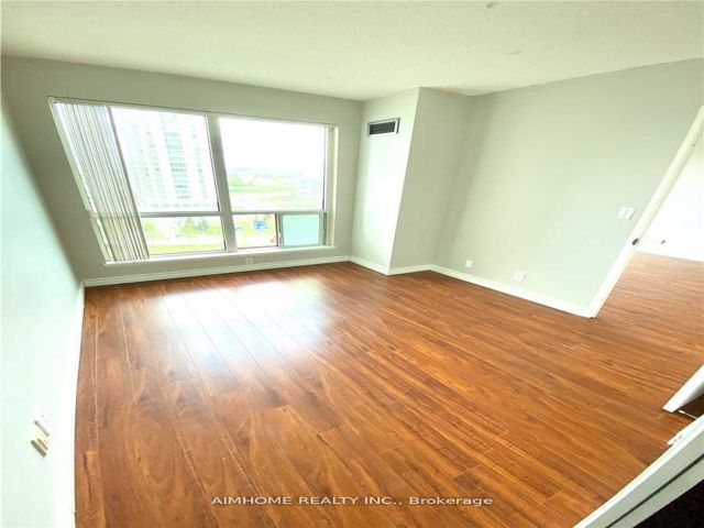 905 - 8 Lee Centre Dr