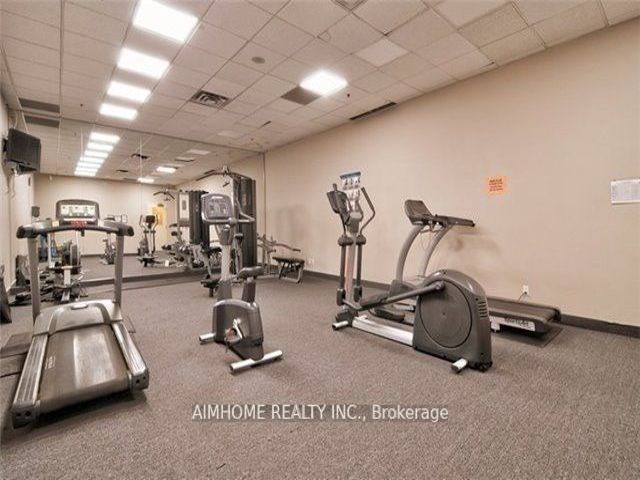 905 - 8 Lee Centre Dr
