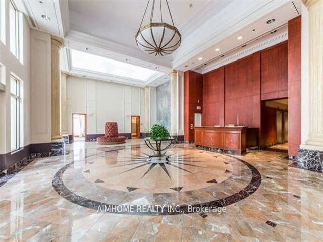 905 - 8 Lee Centre Dr