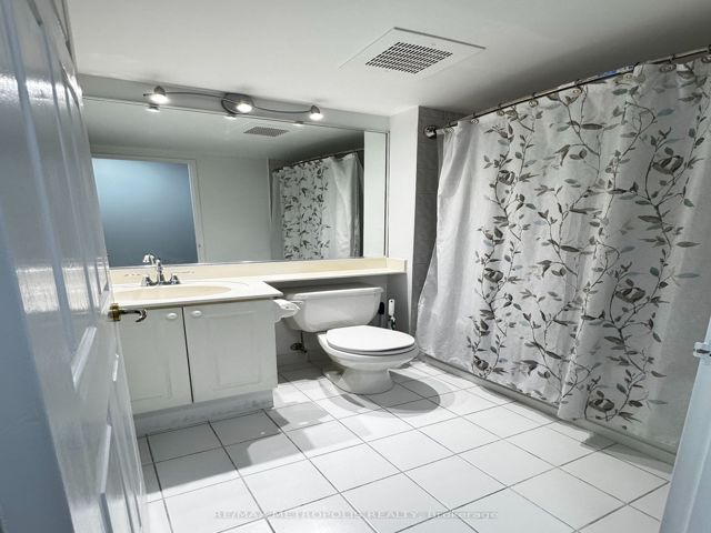 1613 - 18 Lee Centre Dr
