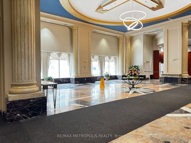 1613 - 18 Lee Centre Dr