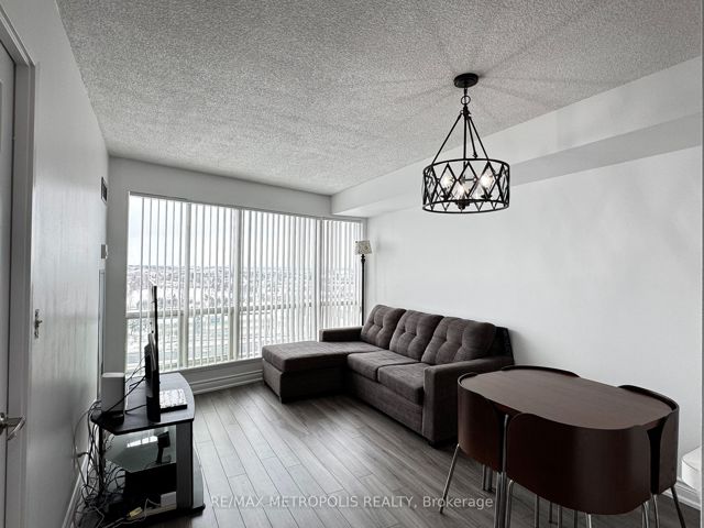 1613 - 18 Lee Centre Dr