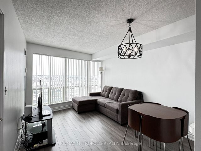1613 - 18 Lee Centre Dr