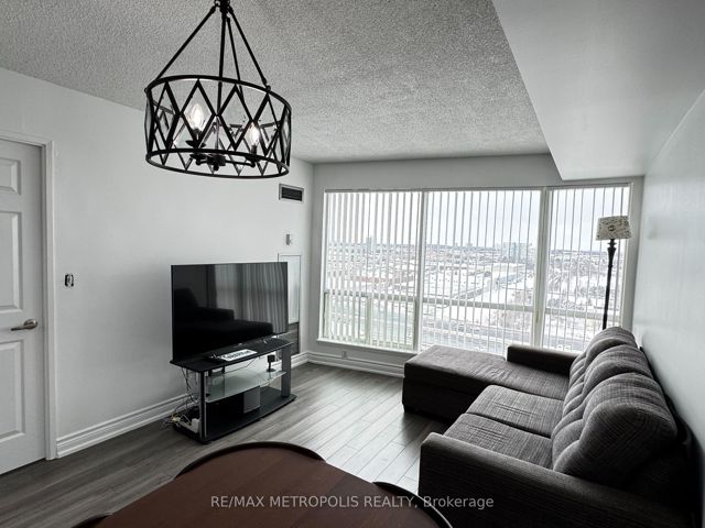 1613 - 18 Lee Centre Dr