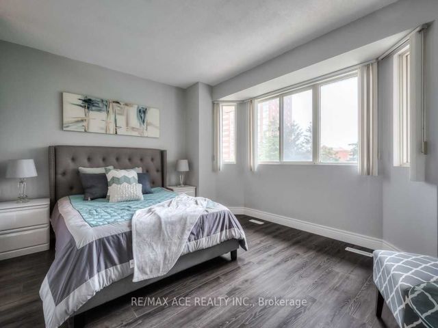 TH10 - 2472 Eglinton Ave E