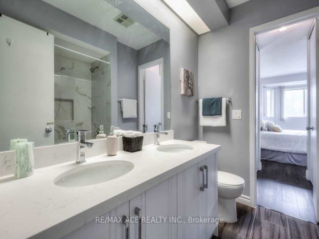 TH10 - 2472 Eglinton Ave E