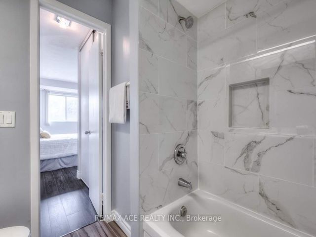 TH10 - 2472 Eglinton Ave E