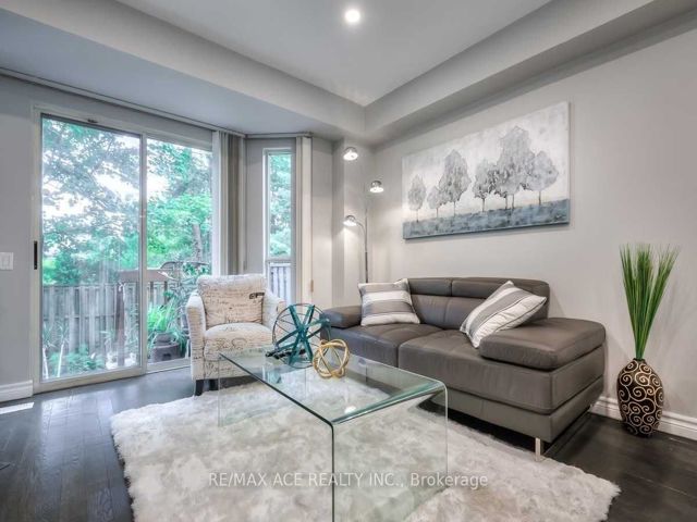 TH10 - 2472 Eglinton Ave E