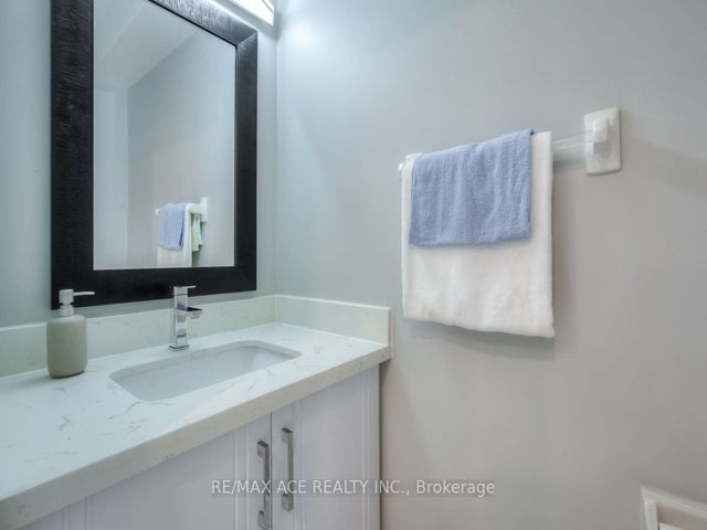 TH10 - 2472 Eglinton Ave E