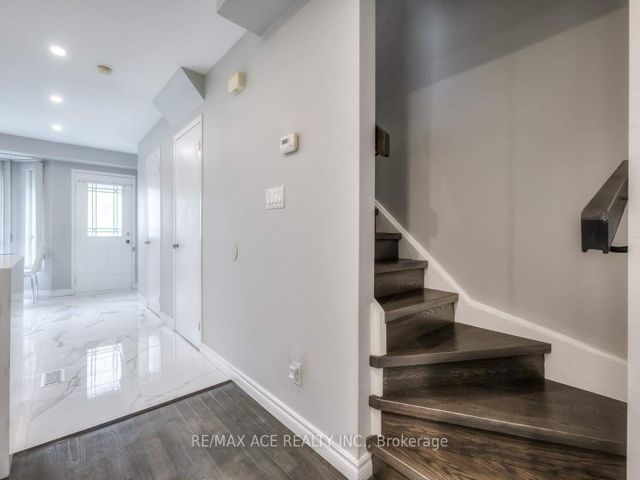 TH10 - 2472 Eglinton Ave E