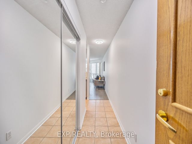 1501 - 11 Lee Centre Dr