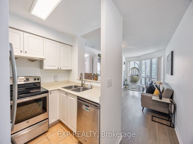 1501 - 11 Lee Centre Dr