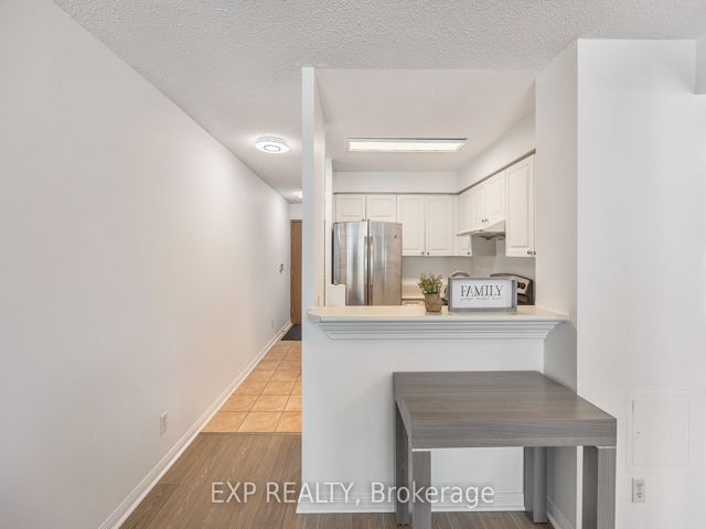 1501 - 11 Lee Centre Dr