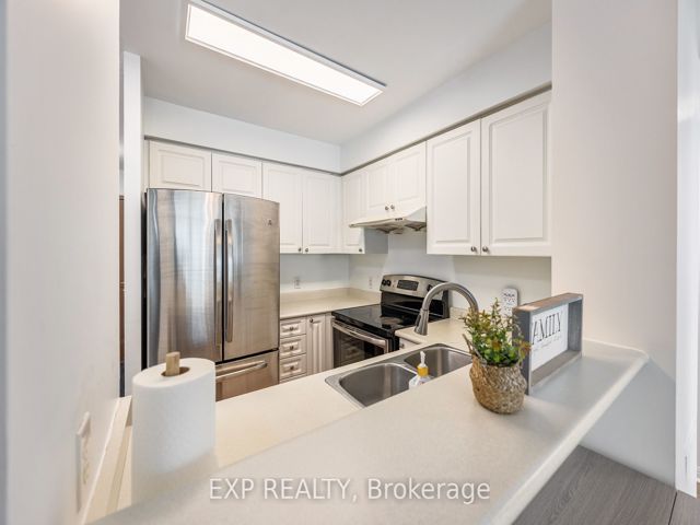 1501 - 11 Lee Centre Dr