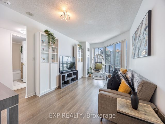 1501 - 11 Lee Centre Dr