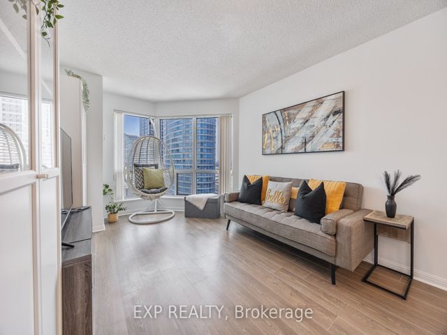 1501 - 11 Lee Centre Dr