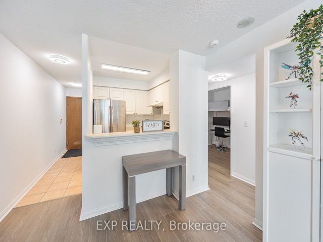 1501 - 11 Lee Centre Dr