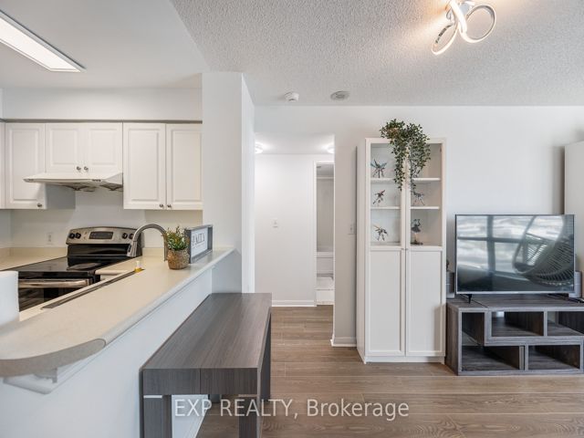 1501 - 11 Lee Centre Dr