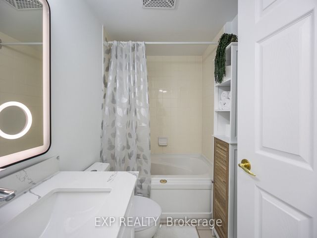 1501 - 11 Lee Centre Dr
