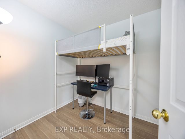 1501 - 11 Lee Centre Dr