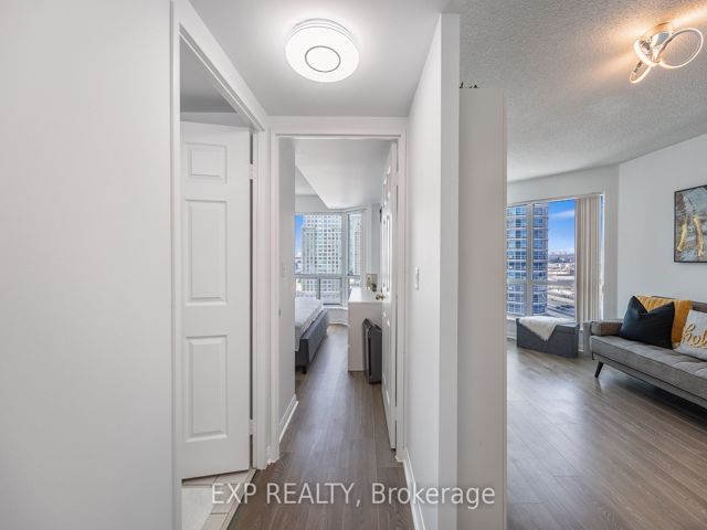 1501 - 11 Lee Centre Dr