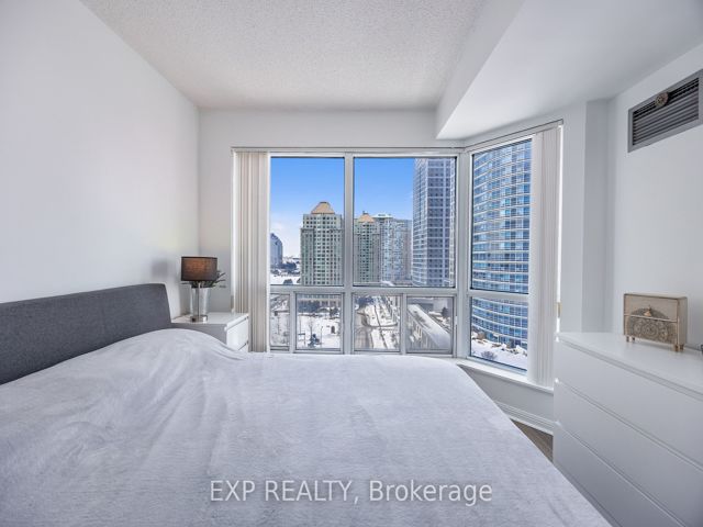 1501 - 11 Lee Centre Dr