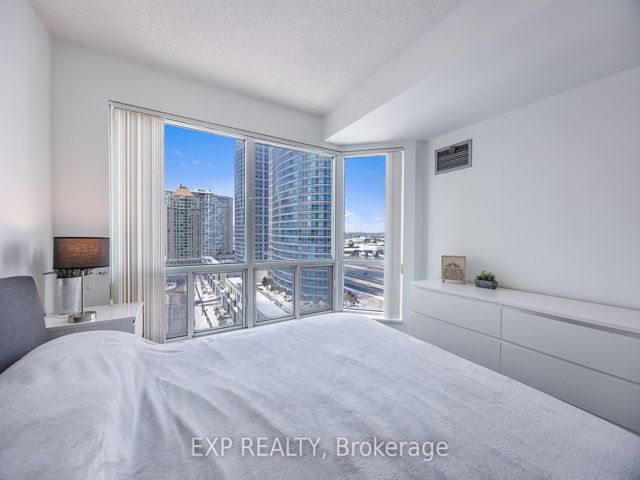 1501 - 11 Lee Centre Dr