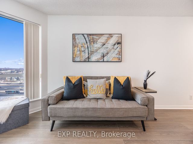 1501 - 11 Lee Centre Dr