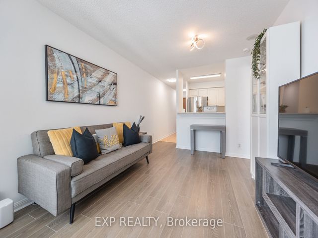 1501 - 11 Lee Centre Dr