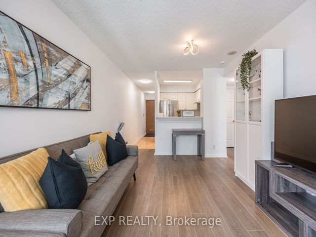 1501 - 11 Lee Centre Dr