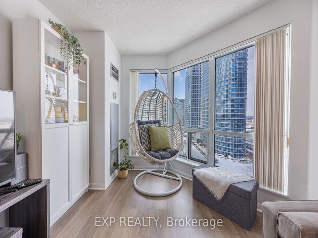 1501 - 11 Lee Centre Dr
