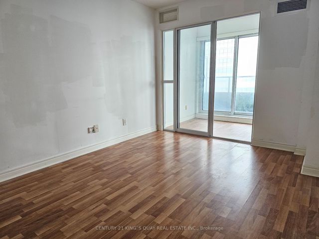 713 - 60 Town Centre Crt