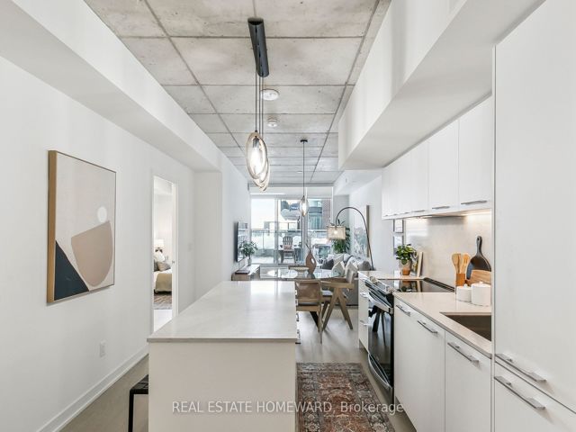 211 - 665 Queen St