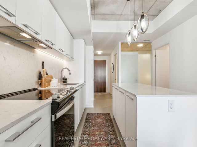 211 - 665 Queen St